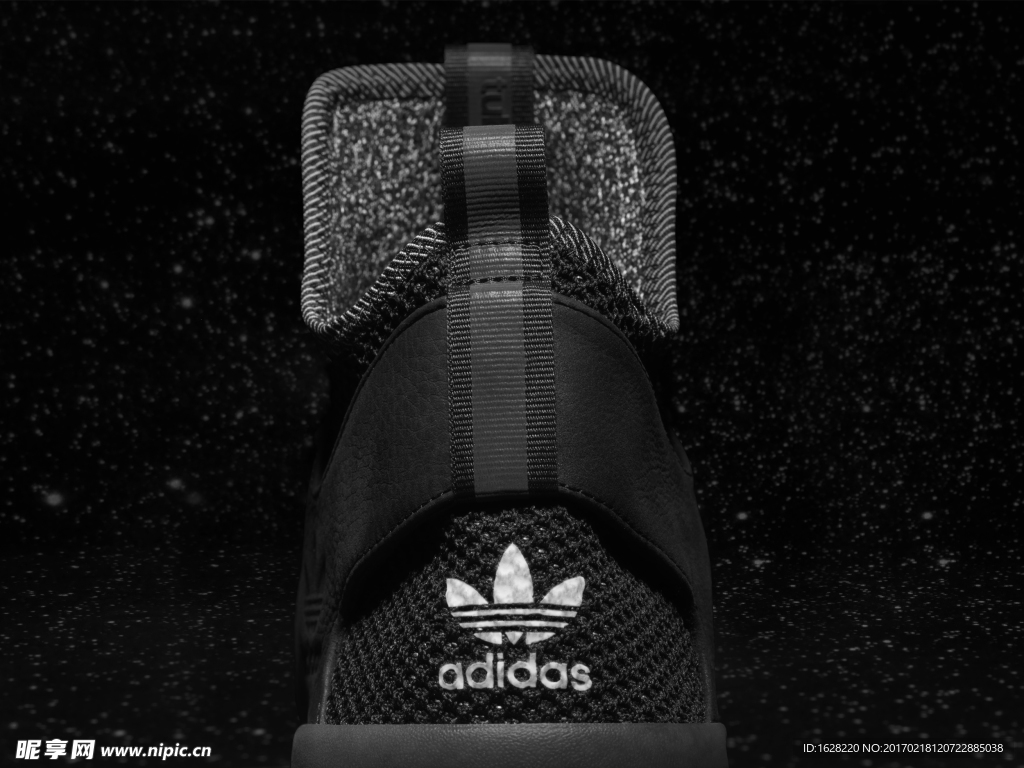 ADIDAS休闲运动鞋宣传广告