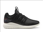 ADIDAS休闲运动鞋宣传广告