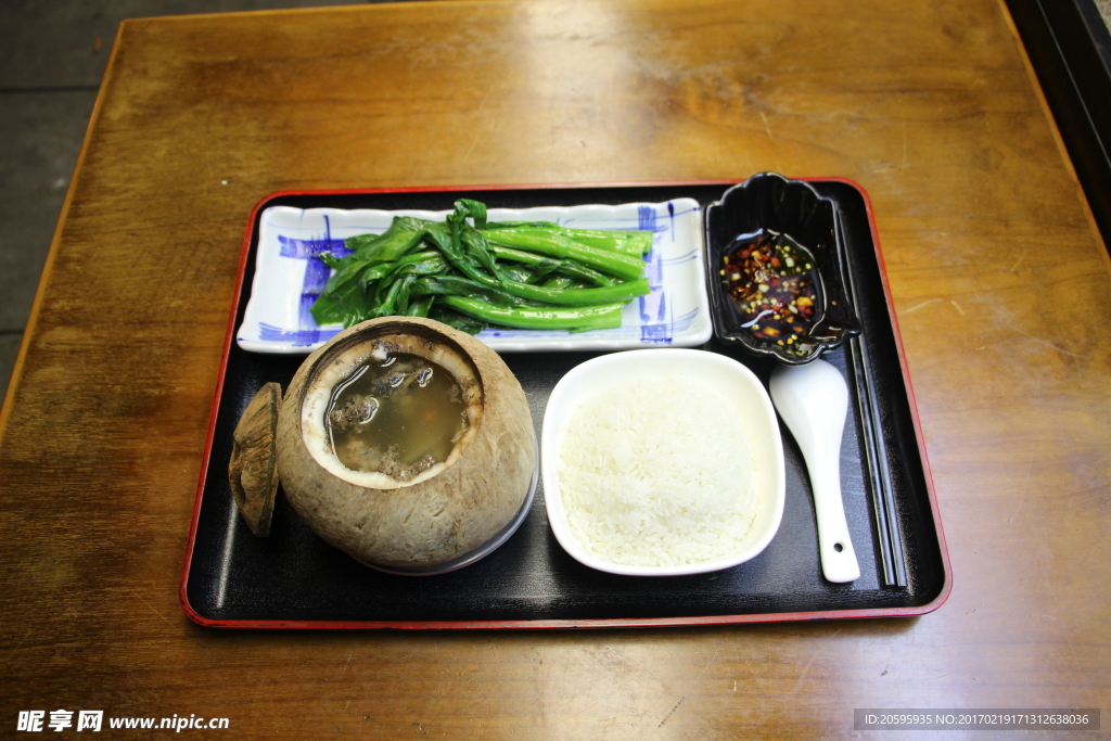 原只椰子鸡饭