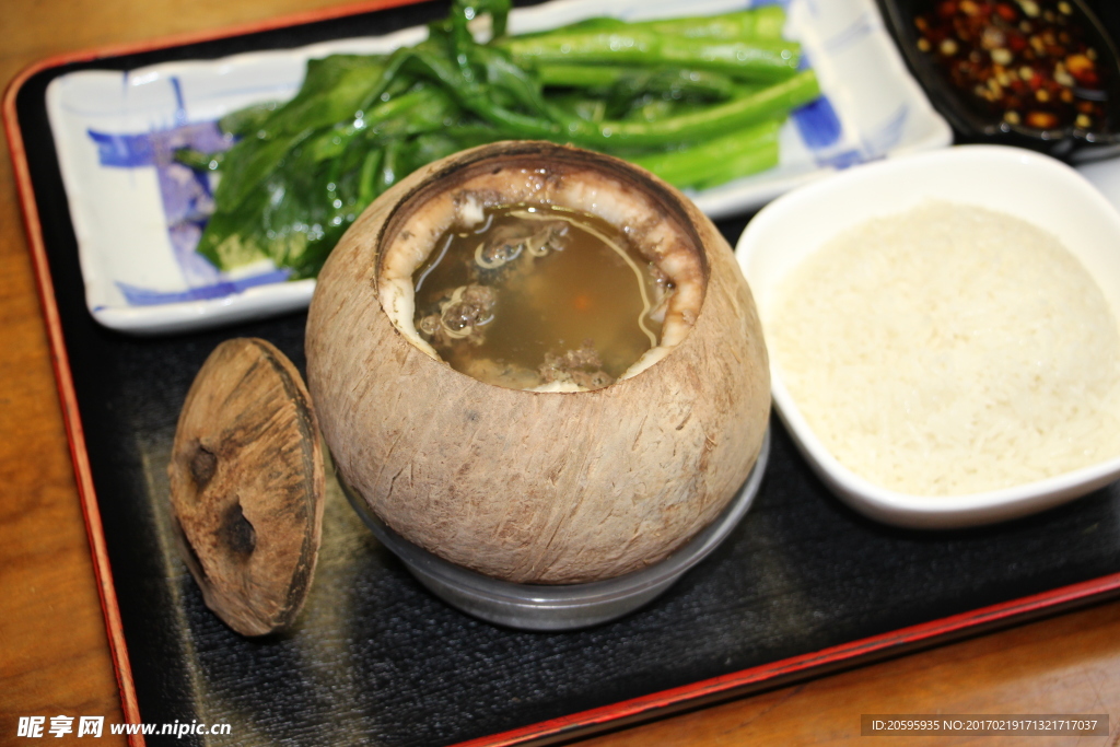 原只椰子鸡饭