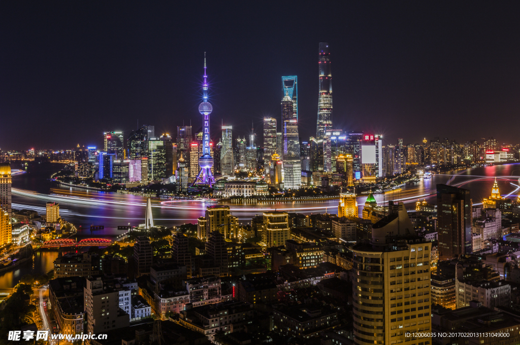 夜幕中的外滩陆家嘴
