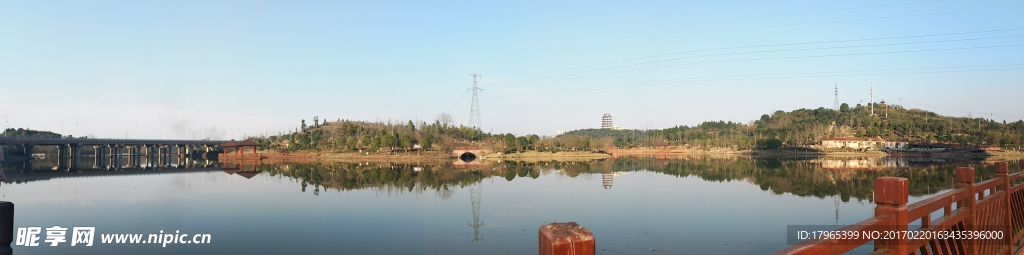 湖水全景