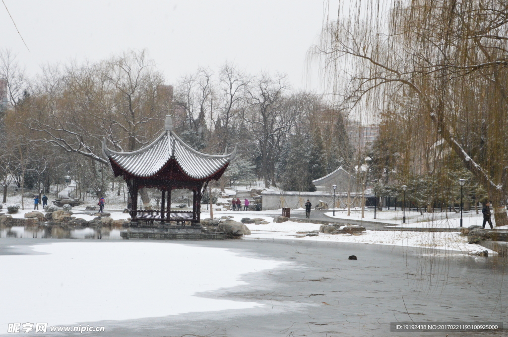 春雪陶然亭