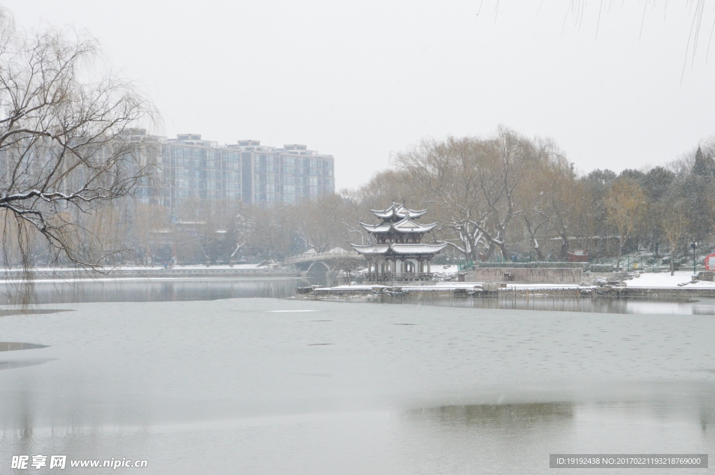 春雪陶然亭