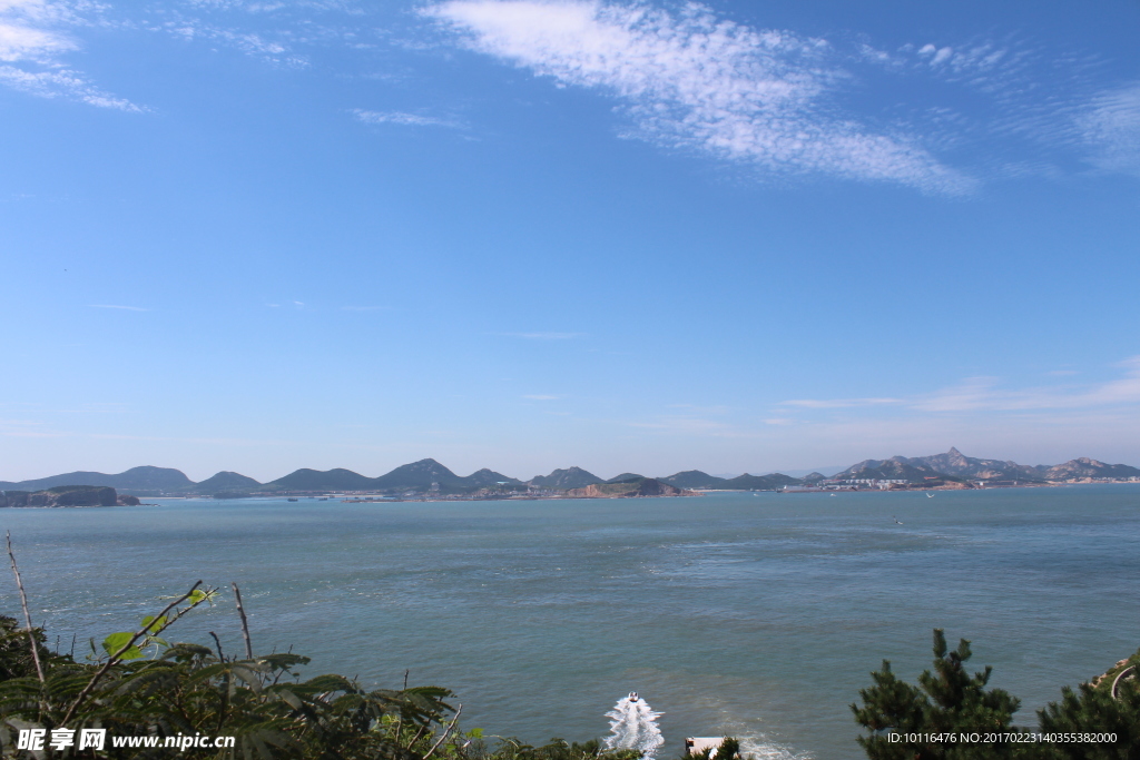 湛蓝色的天空大海