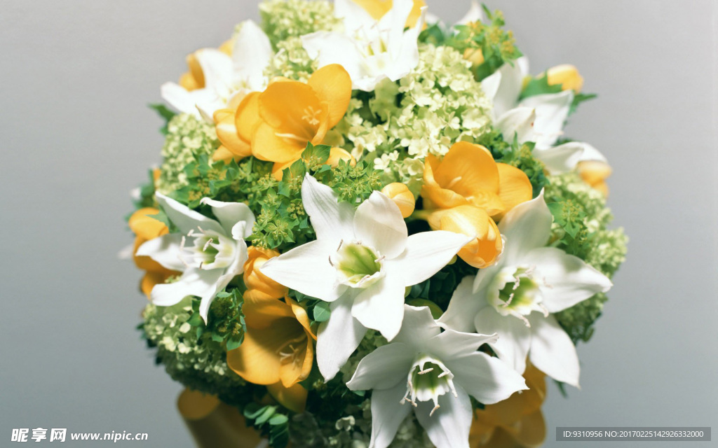 百合花束