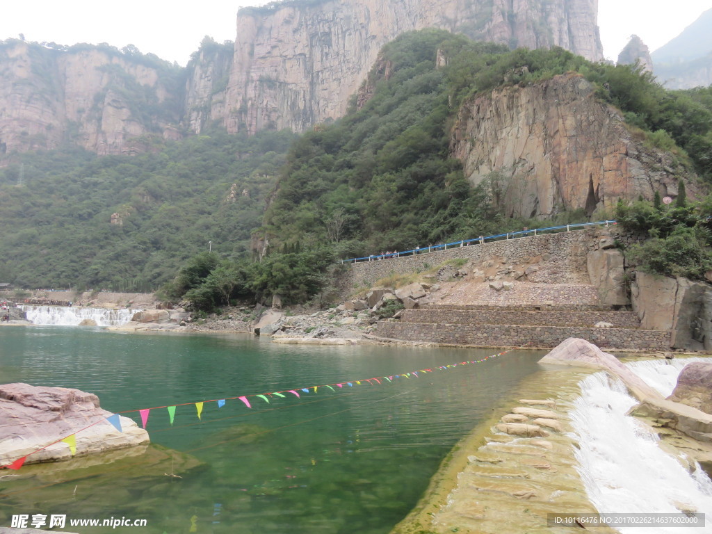 平静的湖面