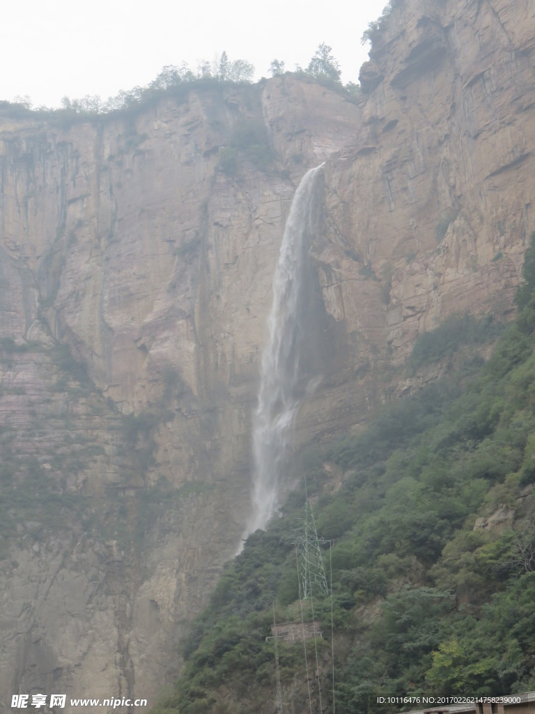 高山流水瀑布