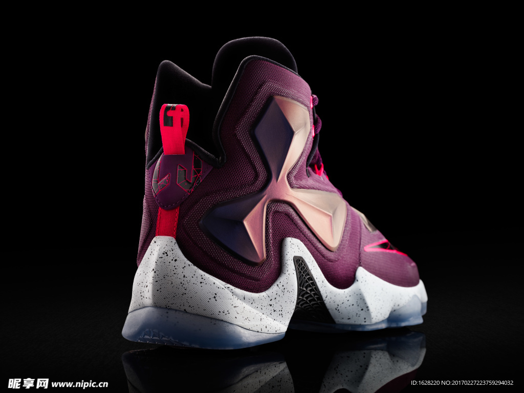 NIKE休闲运动鞋宣传广告