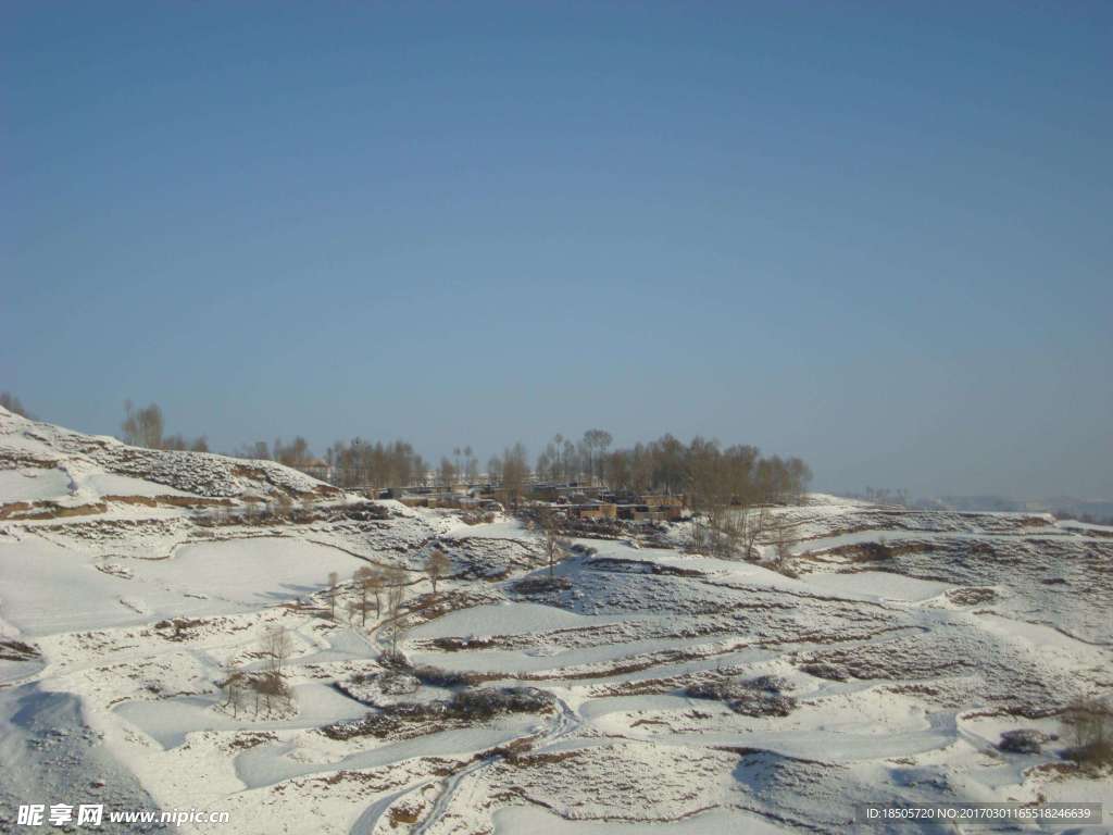 雪后大山景色