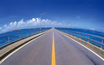 笔直的海上公路