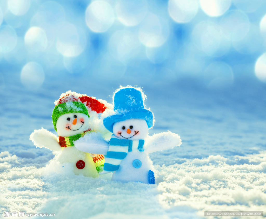 雪地上的小雪人图片