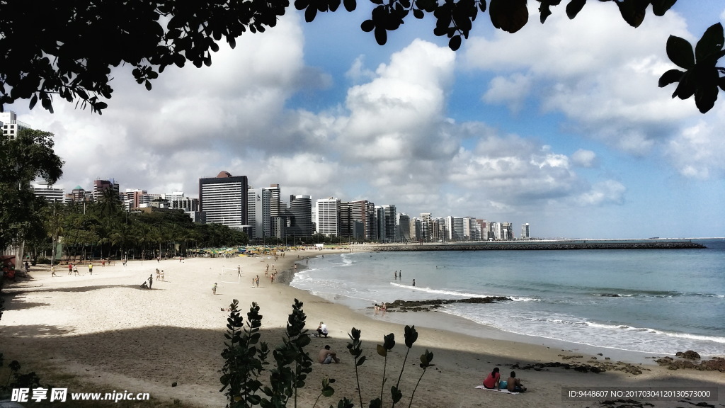 沿海城市海边风景图片