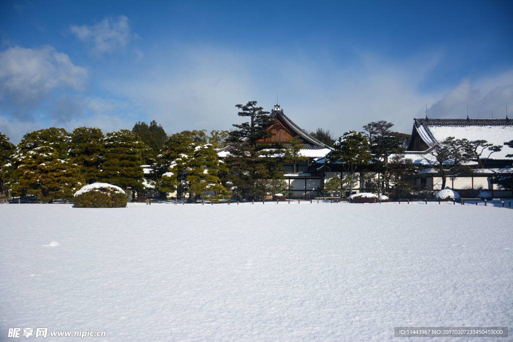 雪面与建筑