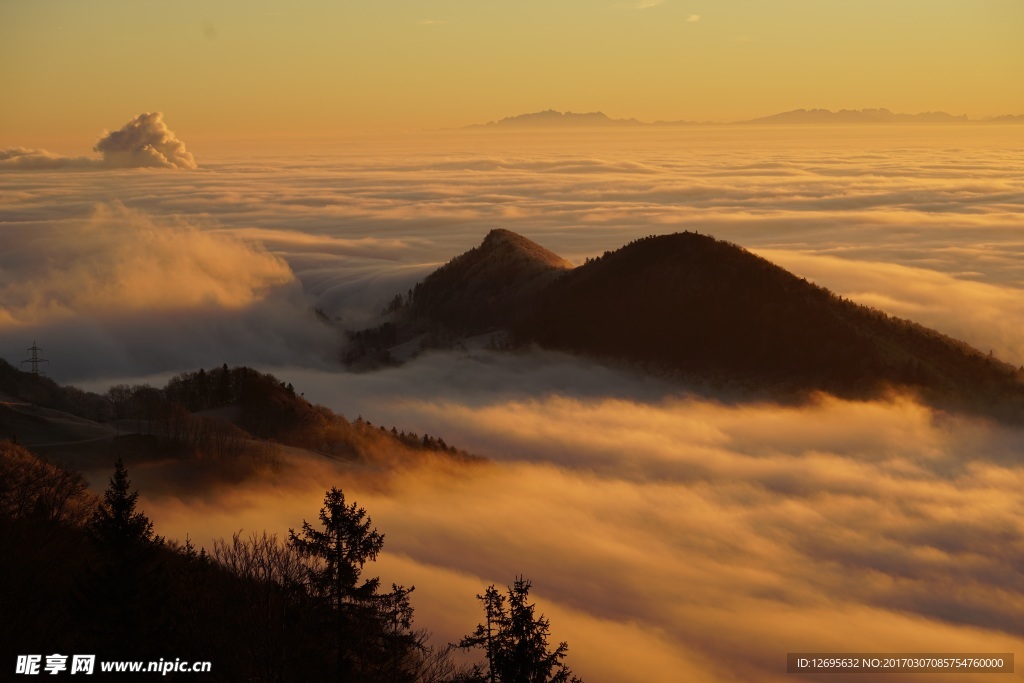 高山云层