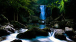 山间溪流