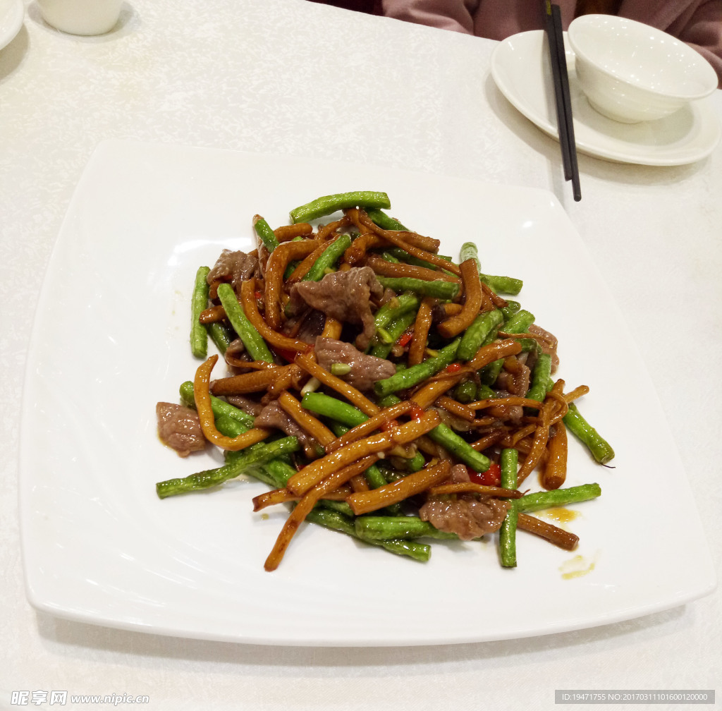 茶树菇豆角炒牛肉