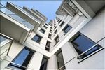 仰角镜头下的现代建筑