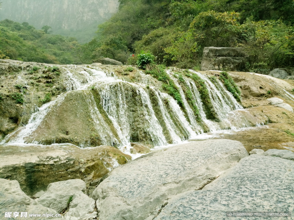 山间小泉