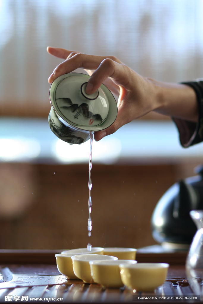 倒茶
