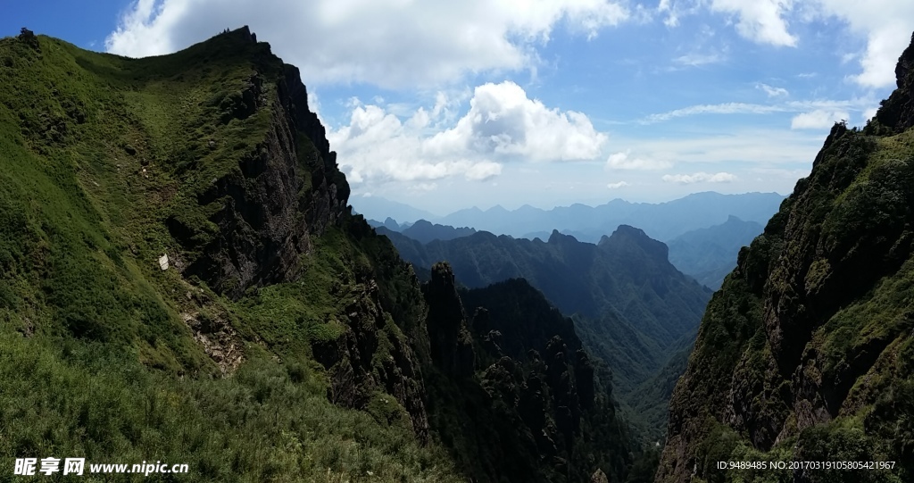 雄伟的山峰