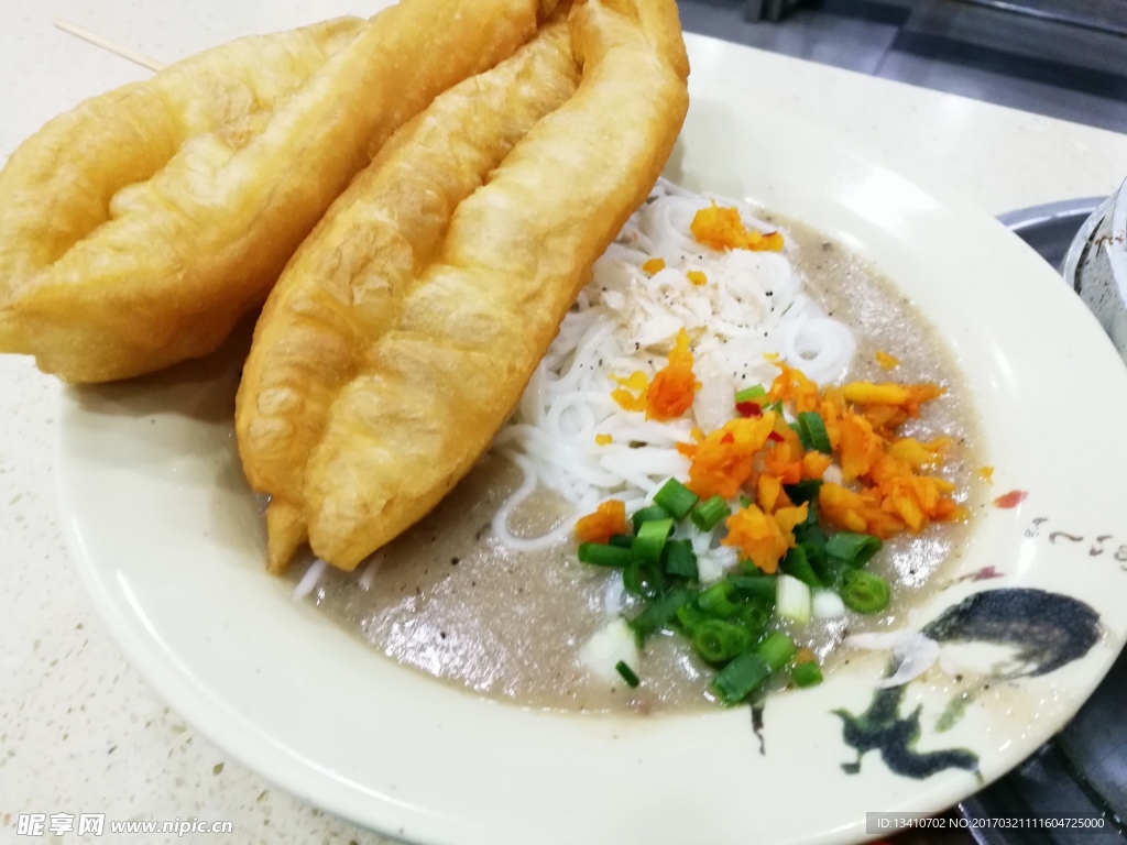 鱼汤糊粉配油条