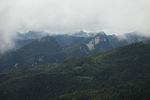 雾漫群峰