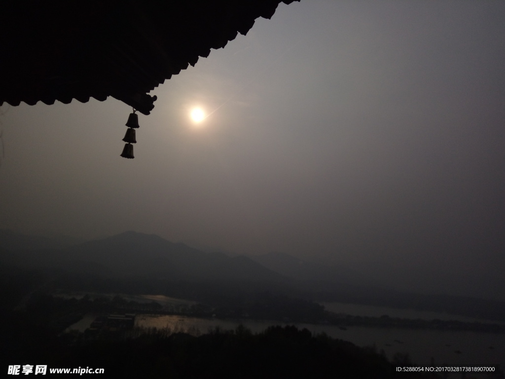 夕阳下的灵隐寺一角