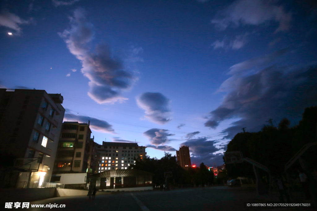 学校夜空