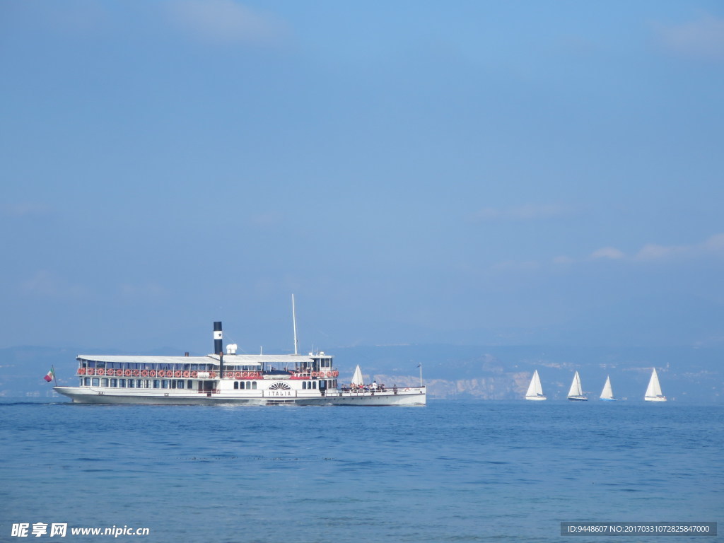 海上旅游客船图片