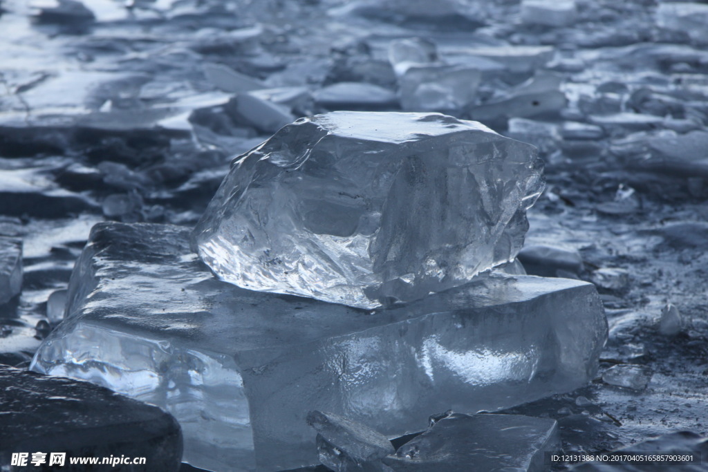冰湖冰块