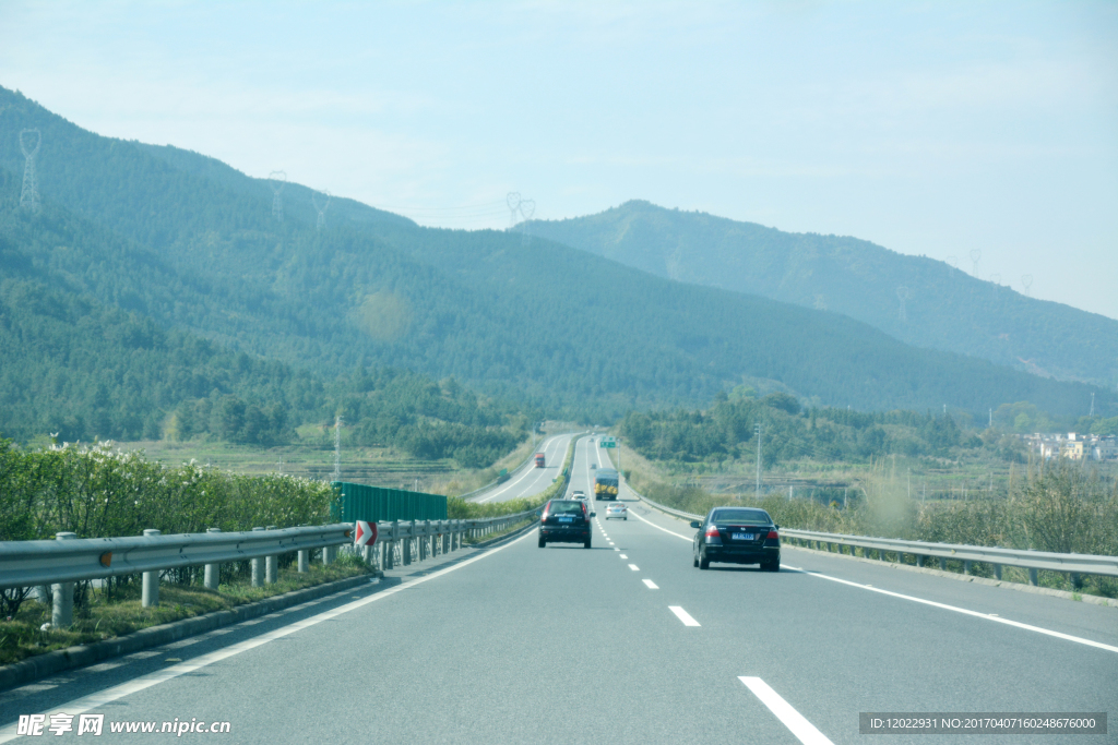 高速路上风景