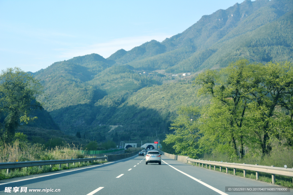 高速路上美景