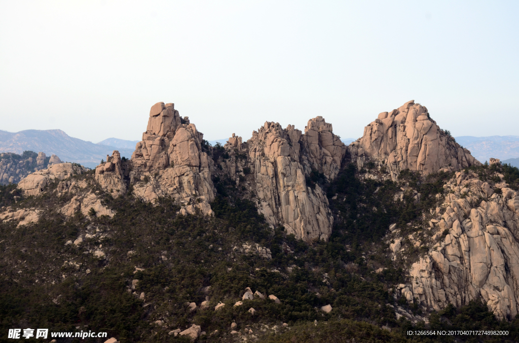 崎岖的山峰