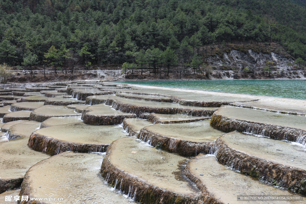 玉龙雪山白水河