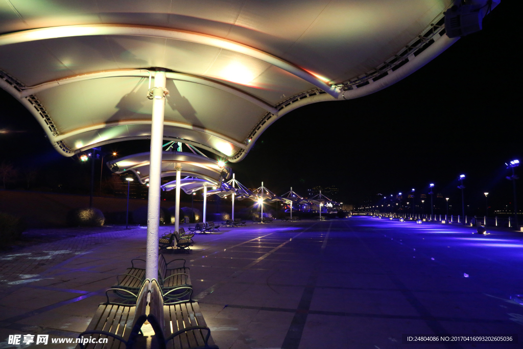 长亭夜景排排灯