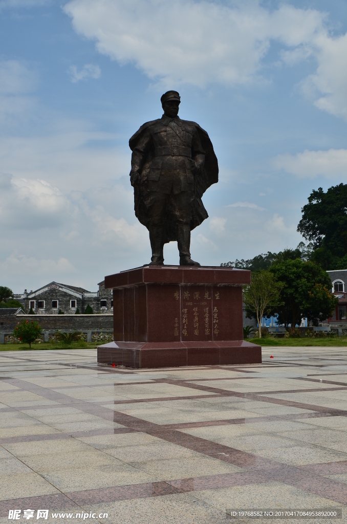 李济深铜像
