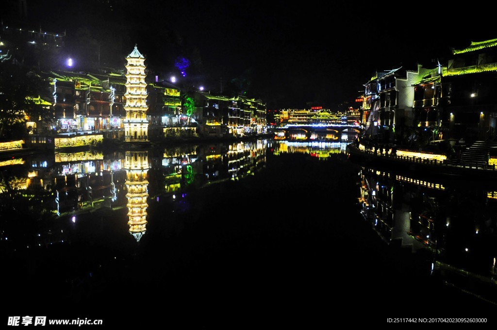 夜景中的宝塔