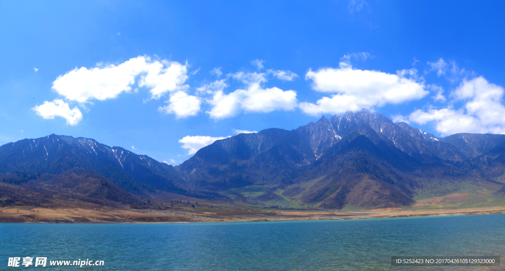 高山湖泊