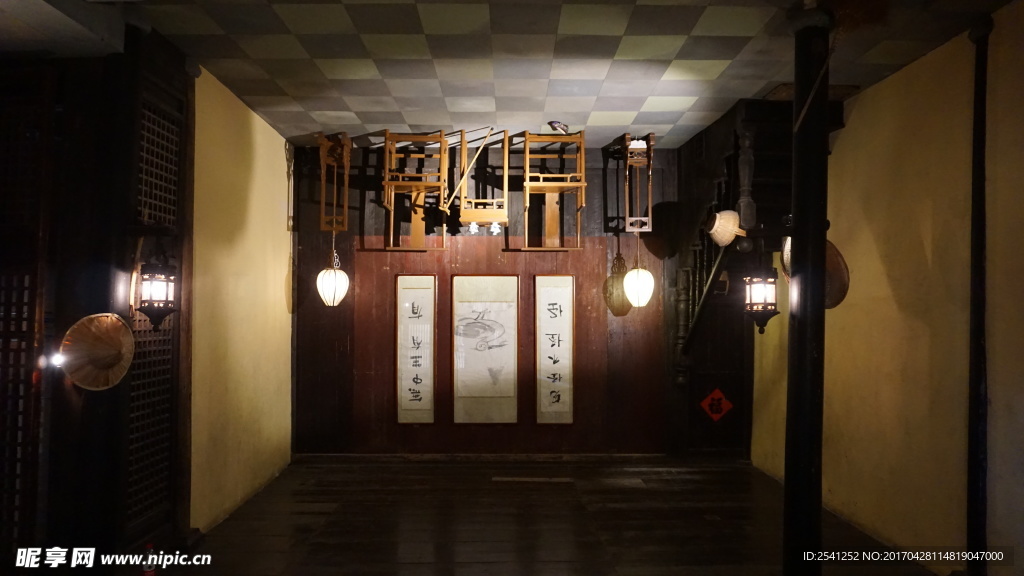 倒置的怪屋