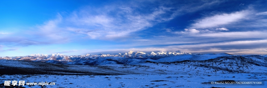 连绵雪山