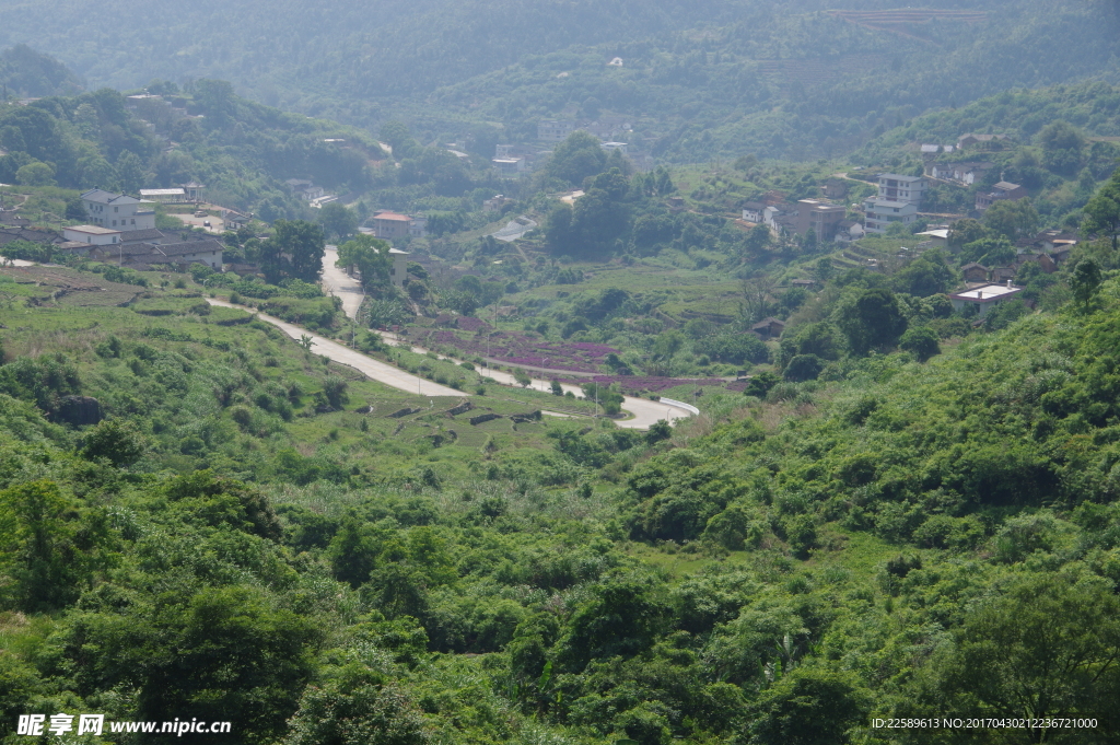 阴那村貌