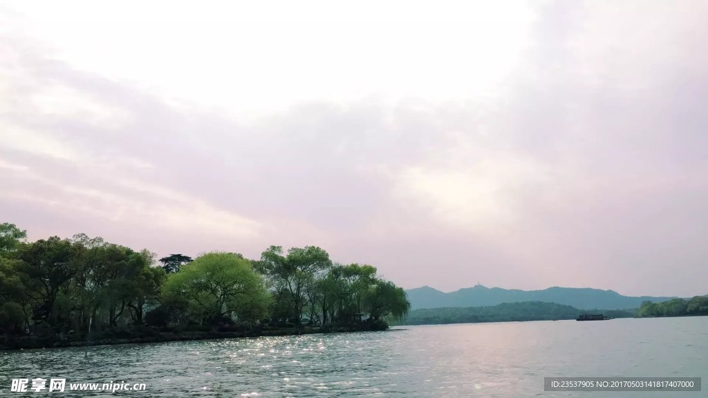 湖面山水风景