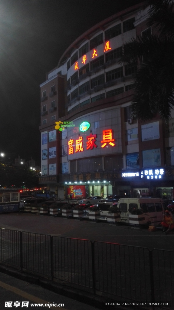 夜色下街道