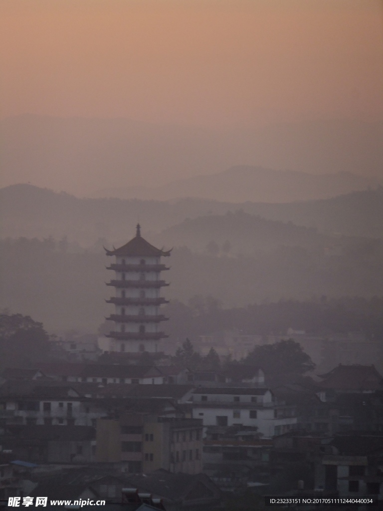 南丰宝岩塔清晨剪影
