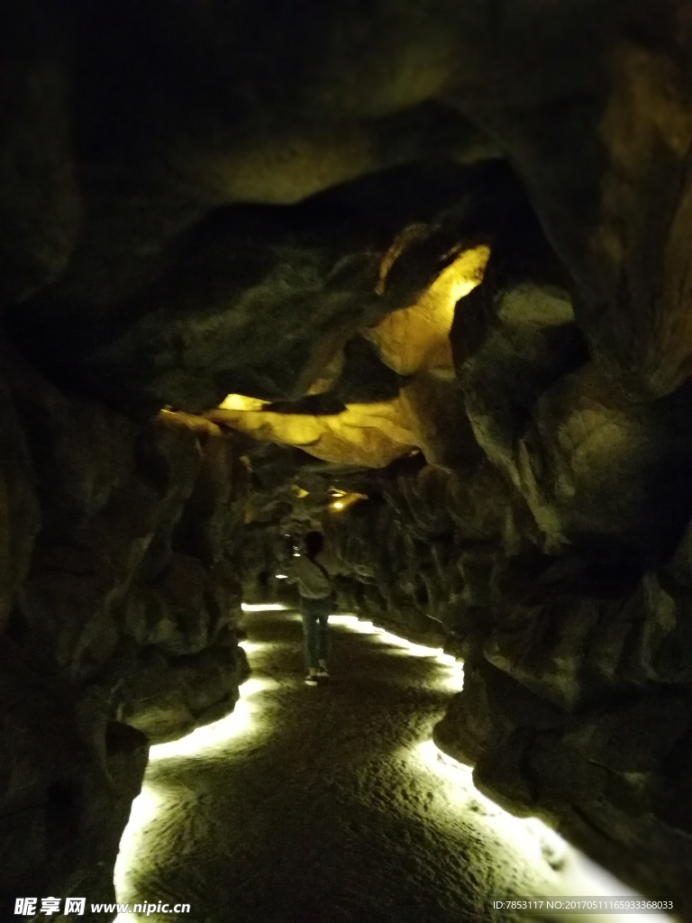 洞中隧道