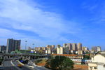 蓝天白云城市