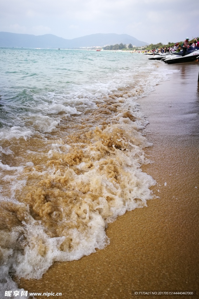 海浪沙滩