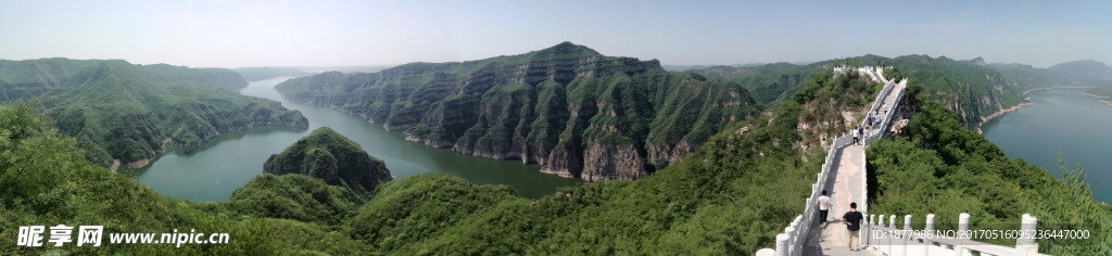 黄河三峡八角山全景图