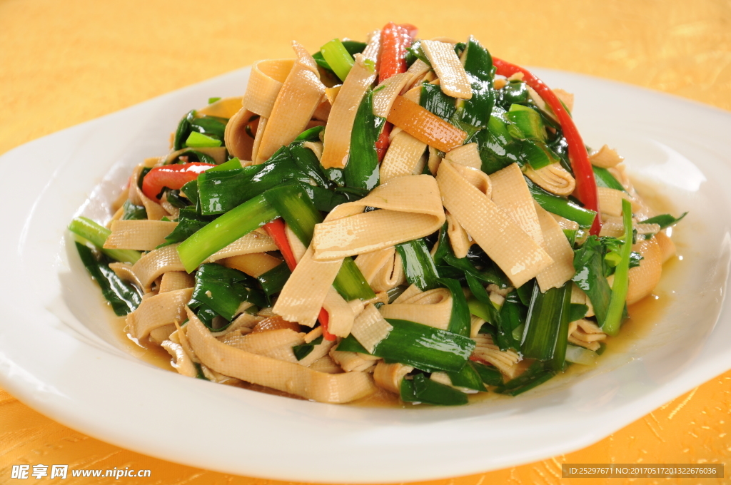 干豆腐炒韭菜